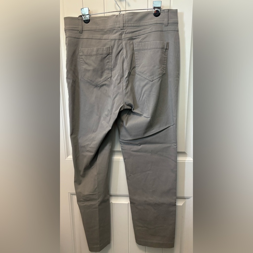 JM Collection Elegant Gray Trousers. Size 14. Elastic waist with belt loops. - Picture 6 of 10